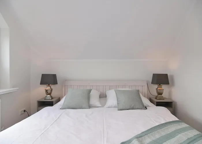 Luv &amp Lee, Whg 11a